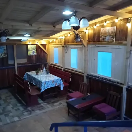 Casa Victor ホームステイ エフォリエ・ノルド